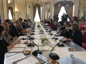 Kolektívna zmluvy vyššieho stupňa opäť bez navýšenia platov pre učiteľov!